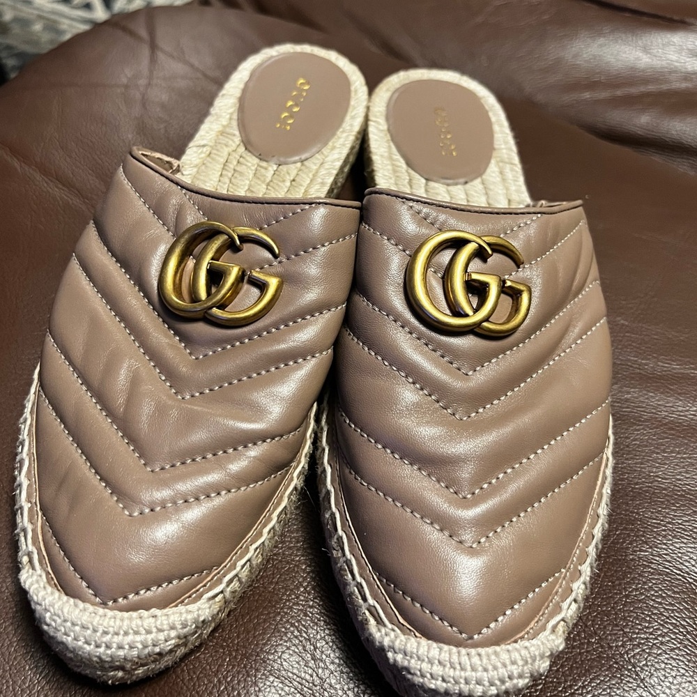 New Gucci leather mule, size 38
